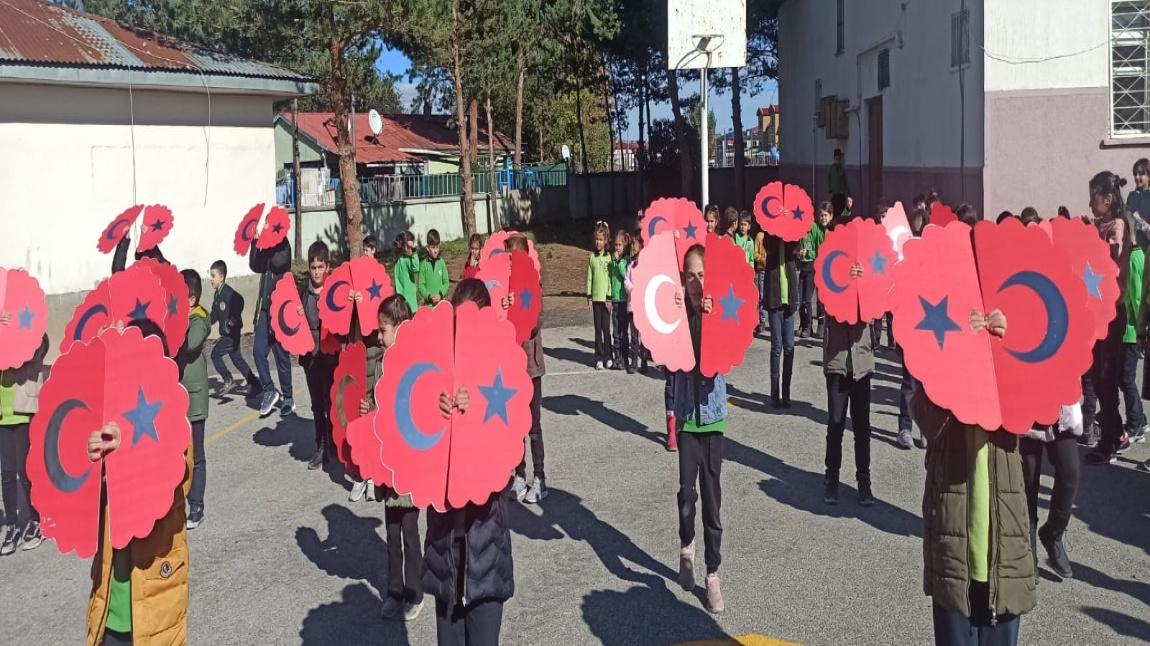 29  EKİM  CUMHURİYET  BAYRAMI  HAZIRLIKLARI   OKULUMUZDA  DEVAM  EDİYOR