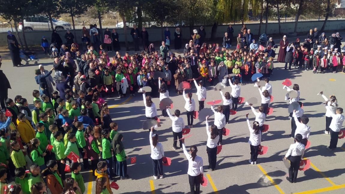 29 Ekim Cumhuriyet Bayramı Töreni Velilerimizin Katılımıyla Coşkuyla Kutlandı